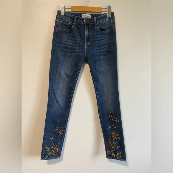 Driftwood Jackie Mid Rise Embroidered Floral Denim Jeans  - W26 - Picture 3 of 11